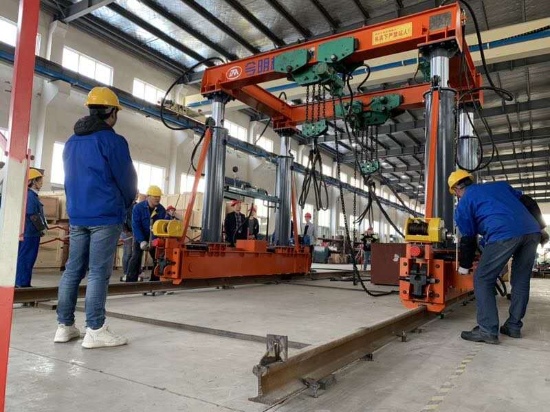 南京今明機(jī)械工程有限公司自主研發(fā)國(guó)內(nèi)首臺(tái)20噸氣動(dòng)起重機(jī)成功驗(yàn)收！
