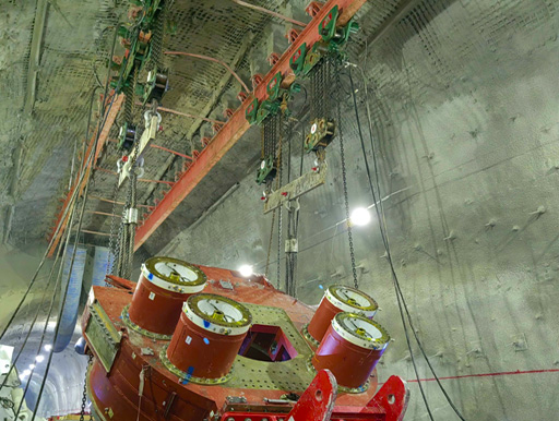 南京今明機械工程有限公司為中鐵山東李樓煤礦，定制4臺32t氣動葫蘆用于盾構(gòu)機組裝